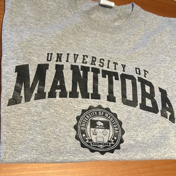 University of Manitoba T Shirt - Picture 1 of 3